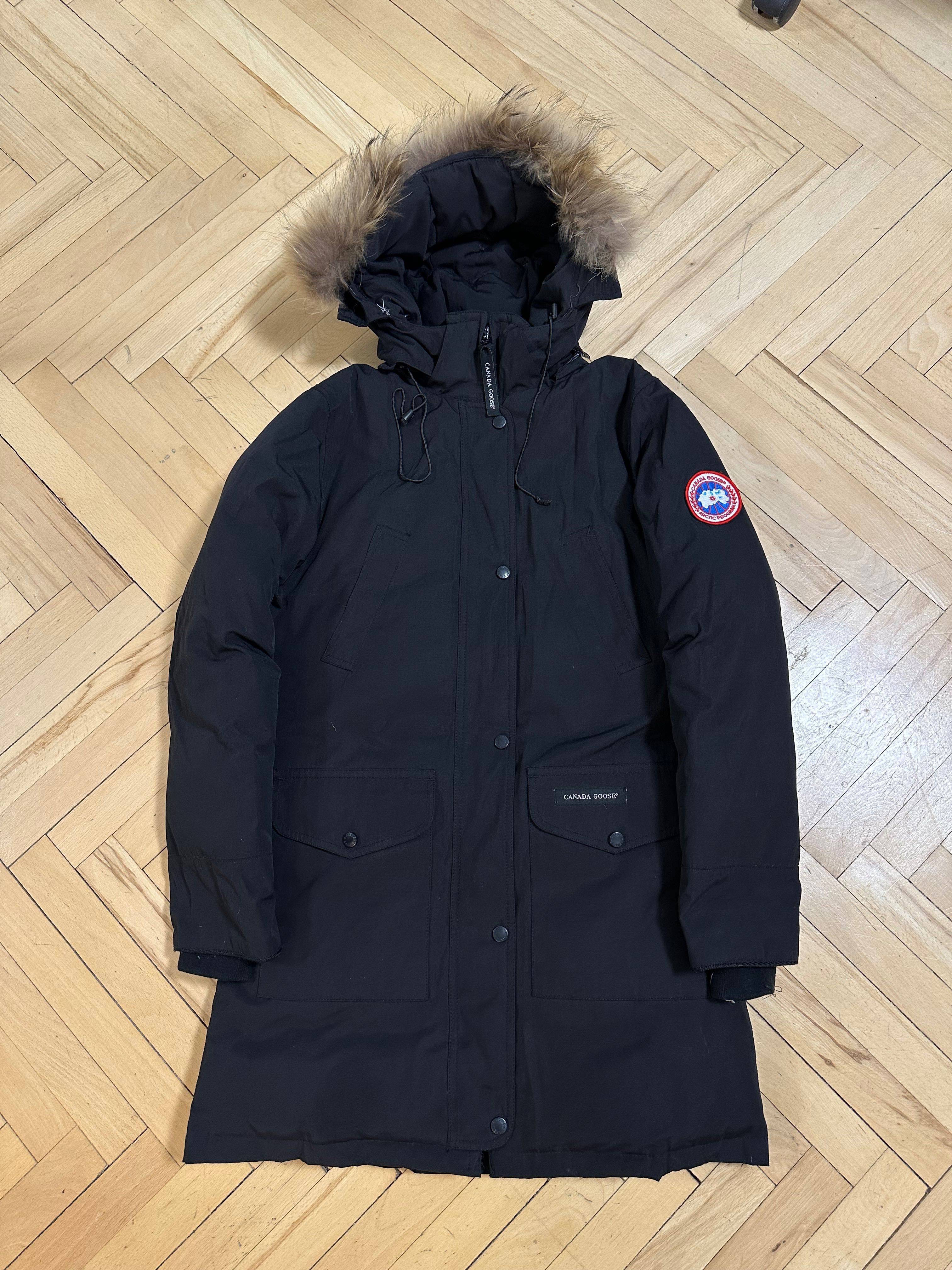 Пуховик canada goose S размер