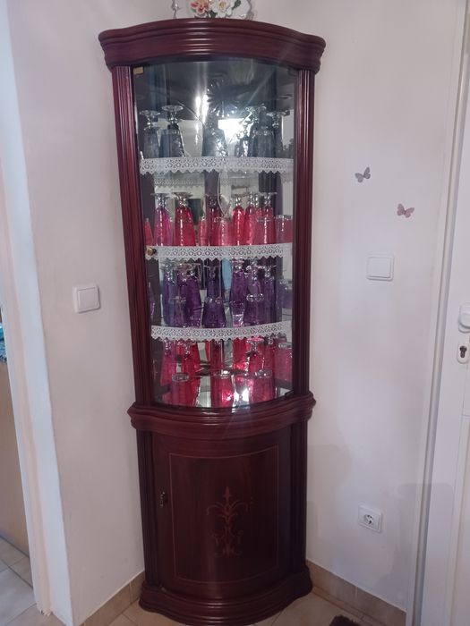 Vitrine canto como nova