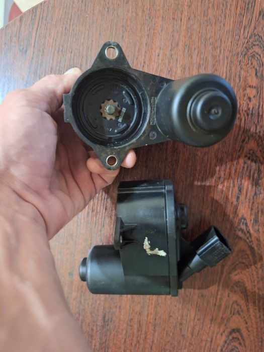 електродвигун регулювання гальма на АУДІ А6 С6 в доброму стані