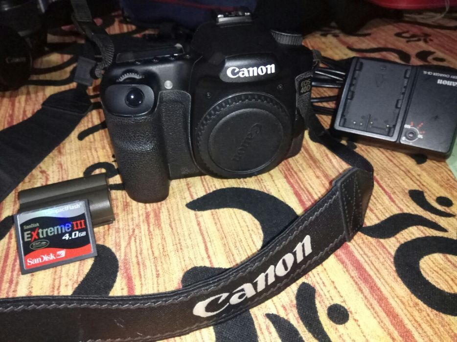 Canon 40D Corpo + CF card 4GB Extreme III + Canon 18-55 IS lente kit