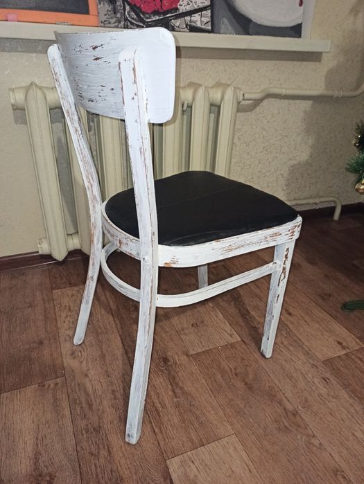 Стул из натурального дерева