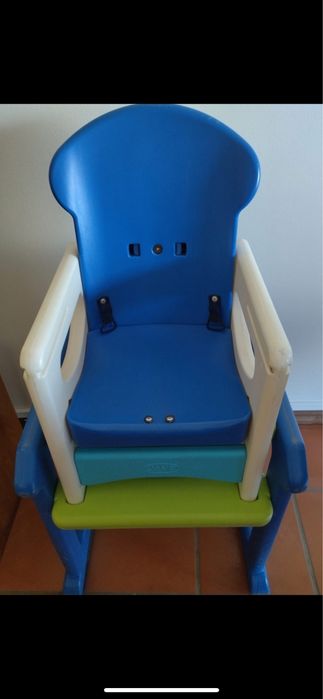 Cadeira de papa convertível em mesa