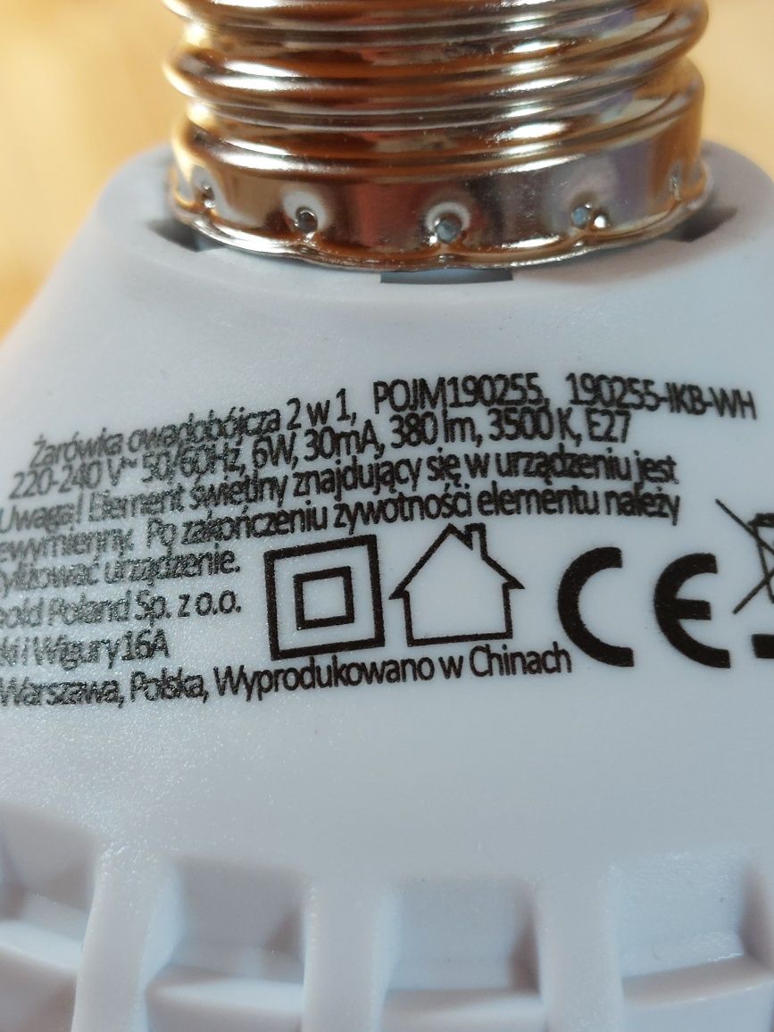 Żarówka lampa owadobójcza na komary 2w1  6W E27