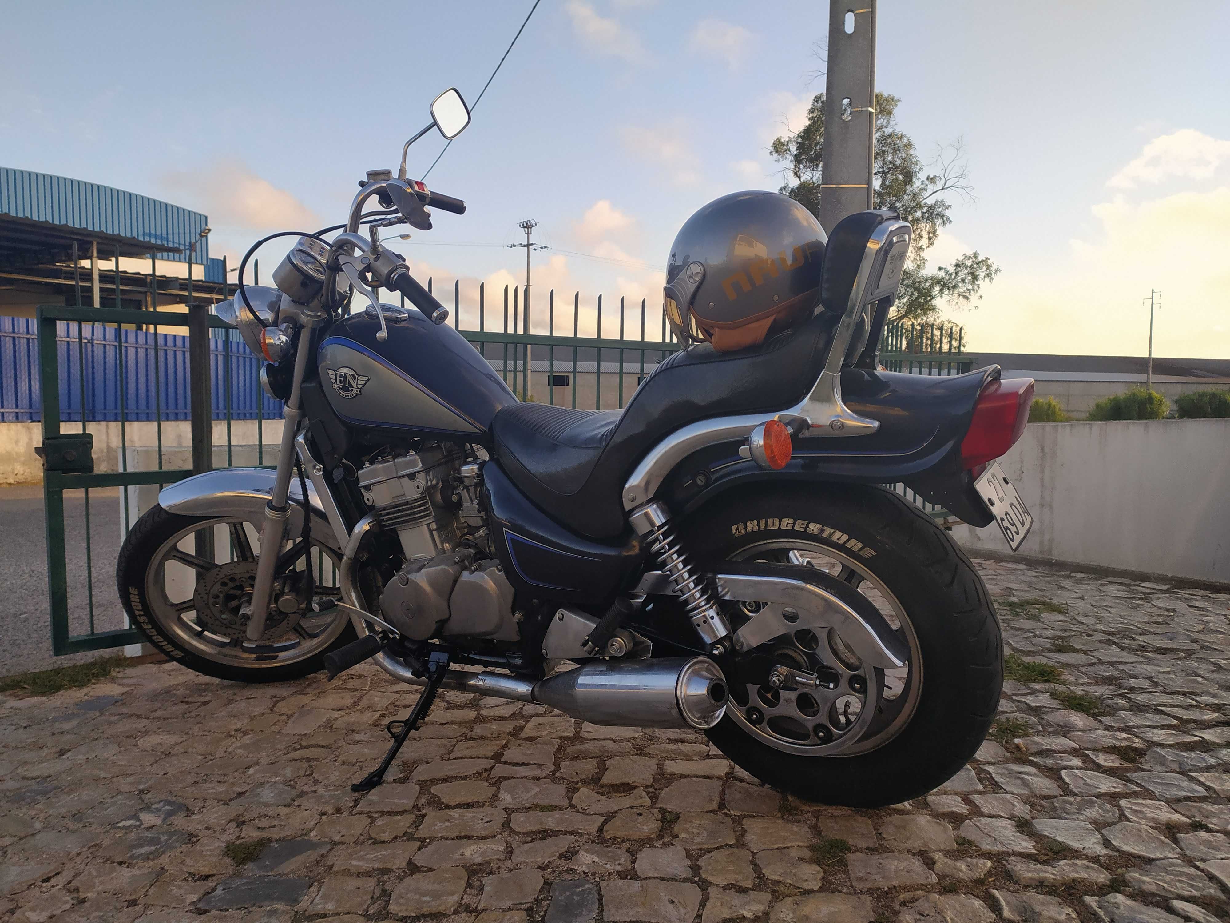 Kawasaki Vulcan EN500 - clássica