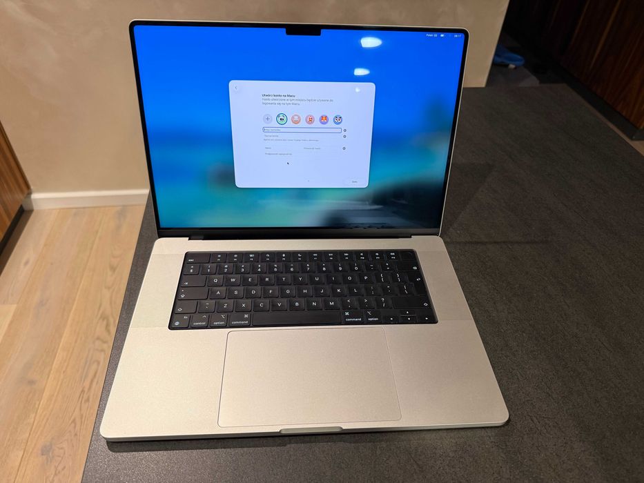 16-calowy MacBook pro z czipem Apple M4 pro 2024