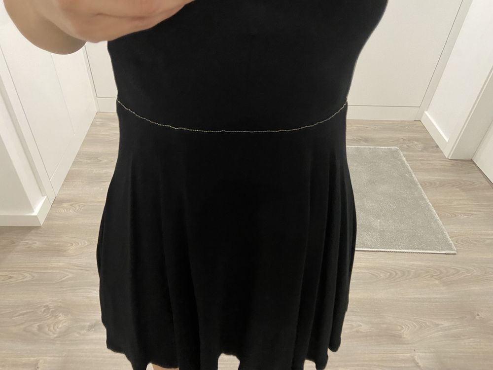 Vestido preto com costas abertas