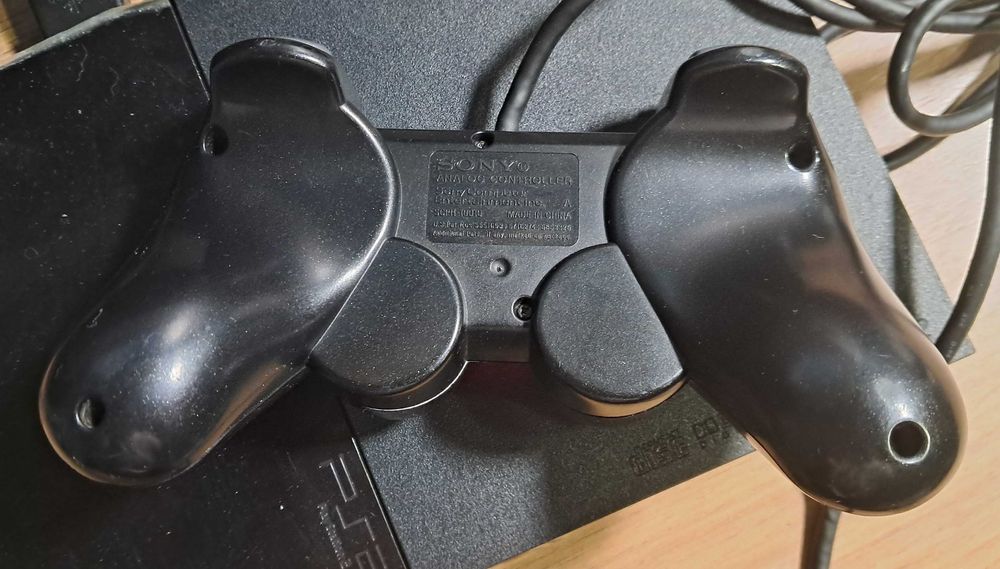 Геймпади PS1 і PS2, оригінальні контролери від SONY Playstation.