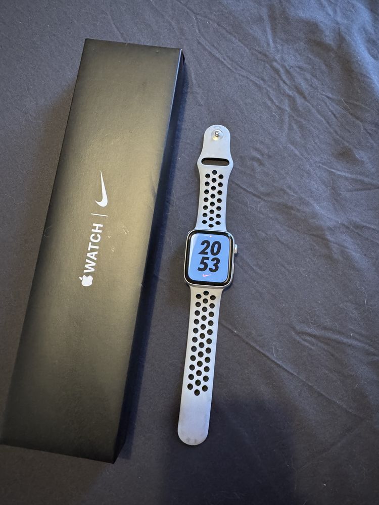 Apple watch SE 44mm edição Nike