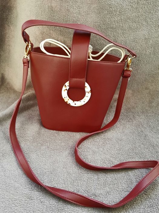 Torebka z kołnierzem bordowa worek Avon