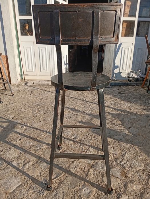 Cadeiras altas em ferro