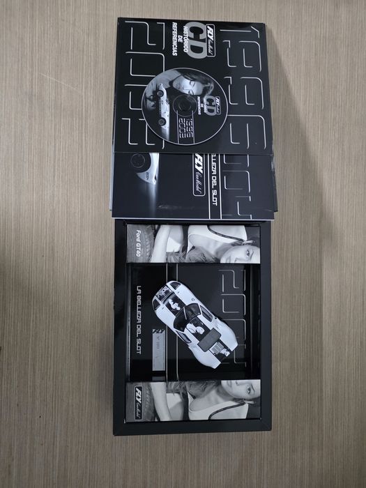 Fly Car Model Ford GT40 “La Belleza del Slot 2004” – Edição Limitada C