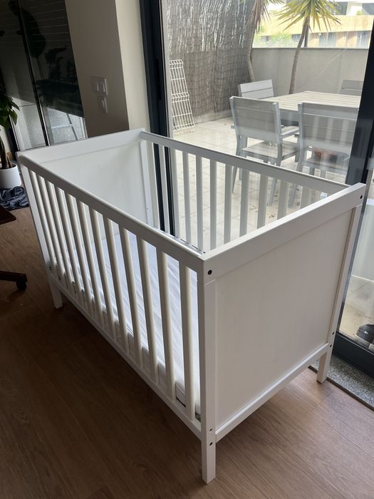 Berço + colchão IKEA