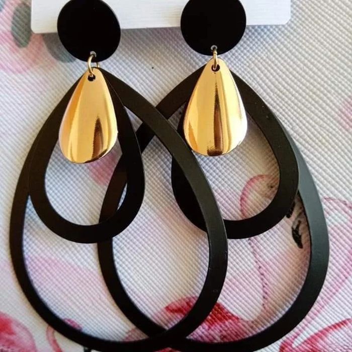 Brincos novos. Super leves. Bijuteria. Ideias para qualquer ocasião...