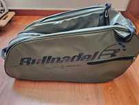 Saco de Padel Bullpadel em Pele verde tropa