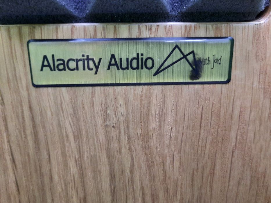 Alacrity Audio Dundee 5 - Colunas de 2 vias - Ex-demo