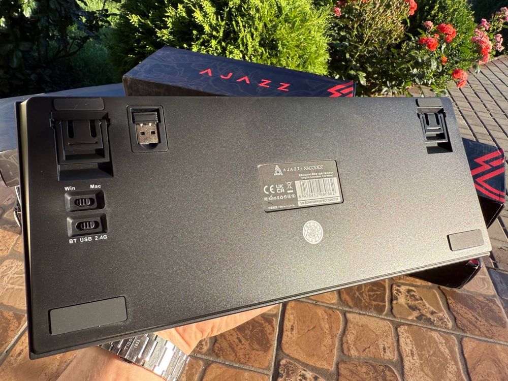 Ajazz AK820 Pro – 75% klawiatura z TFT, RGB i 3 trybami łączności