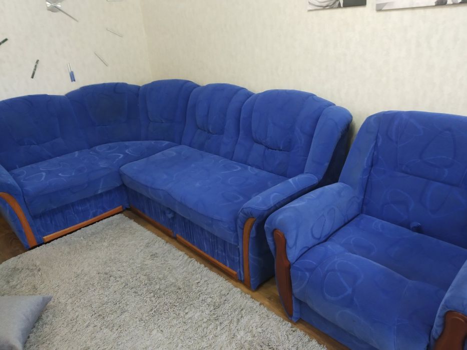 Угловий діван та крісло ліжко
