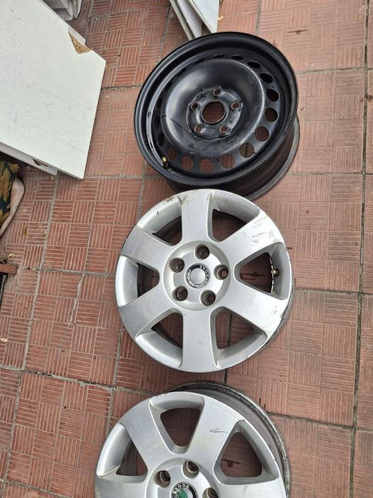Продам комплект з 4-х оригінальних литих дисків на 15 шкода .