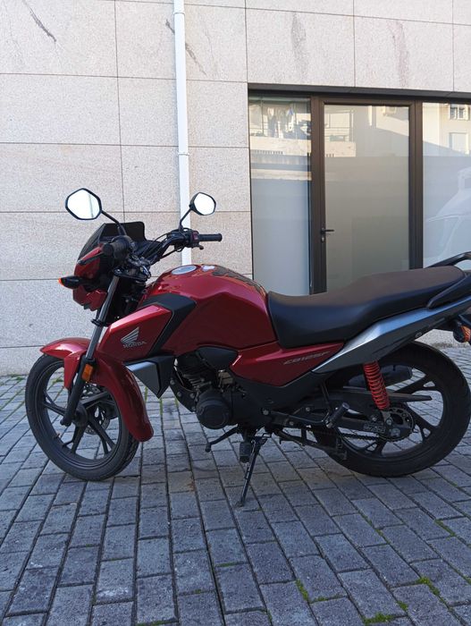 Honda Cb125f impecável