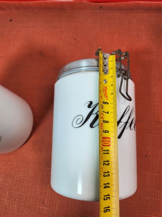 Dwa stare przedwojenne pojemniki na kawę i cukier