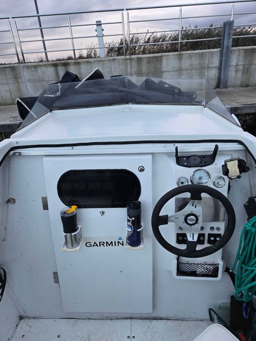 Łódź motorowa kabinowa 4,2 m SPRZEDAM, mariner/yamaha 1986r. Sprawna.