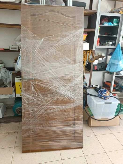 Продам дверь 0.8*1.9