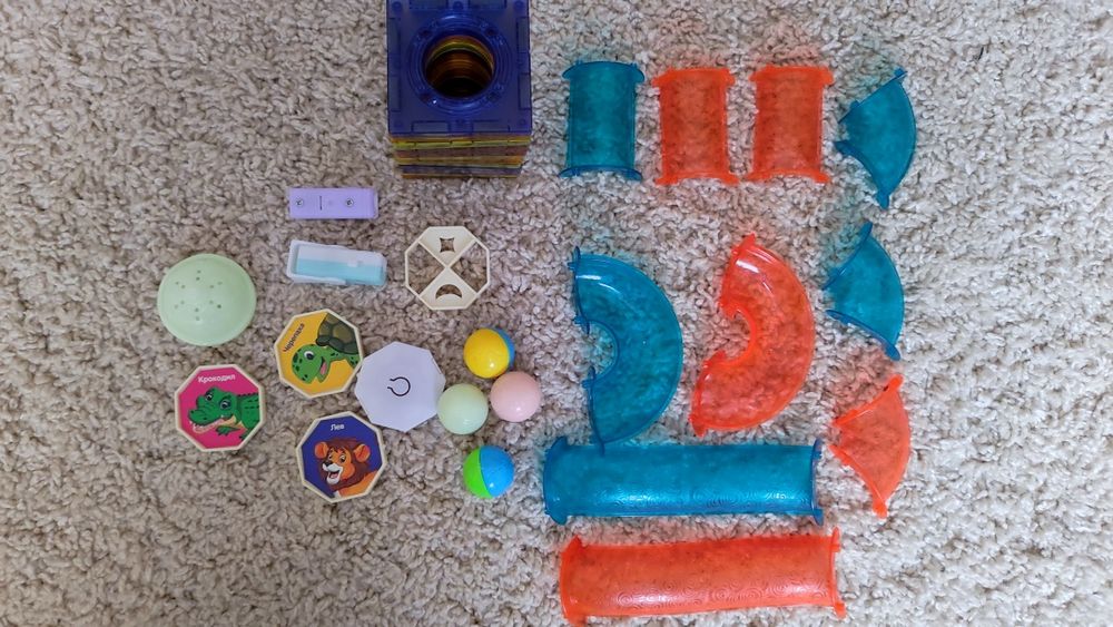 Магнітний конструктор що світиться з гіркою