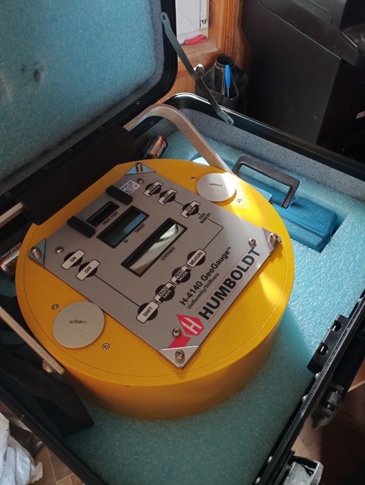 Прилад для заміру вологості землі Humblond