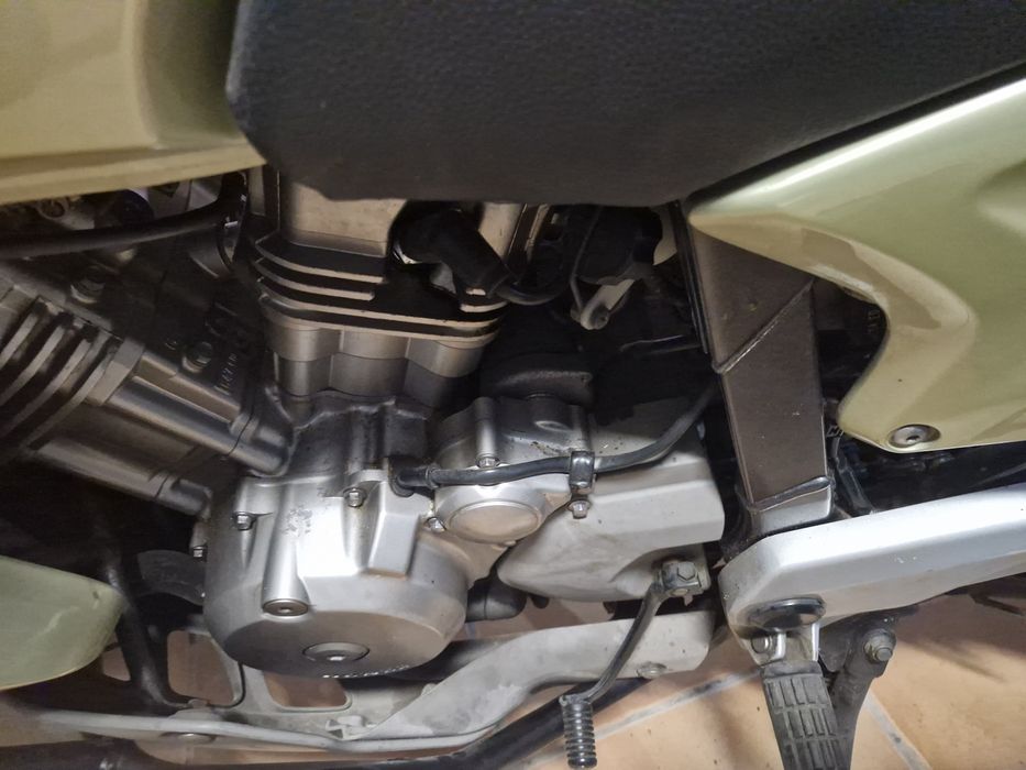 Mota Honda Transalp 650, com apenas 45.000km