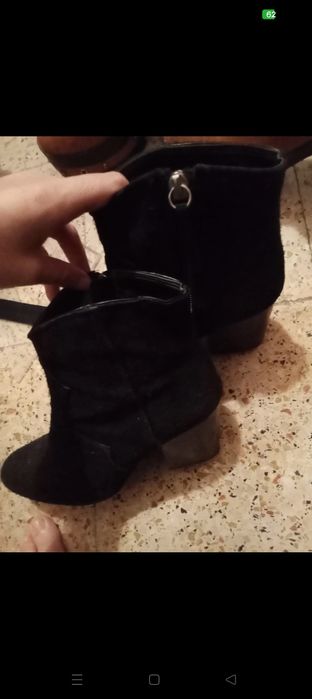 Vendo botas castanhas e pretas