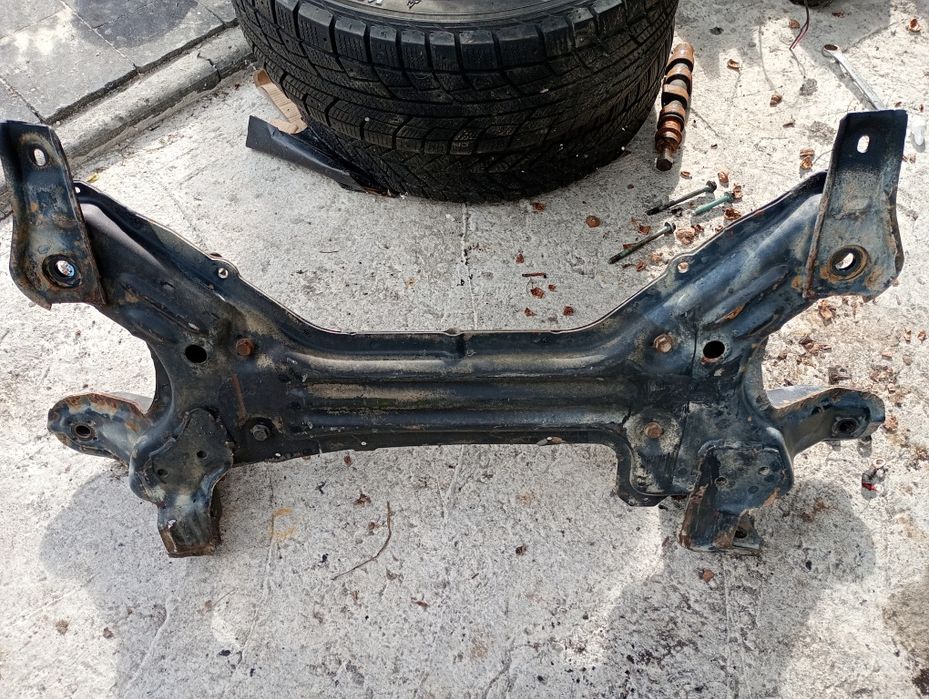 Балка підрамник гольф 2 джета