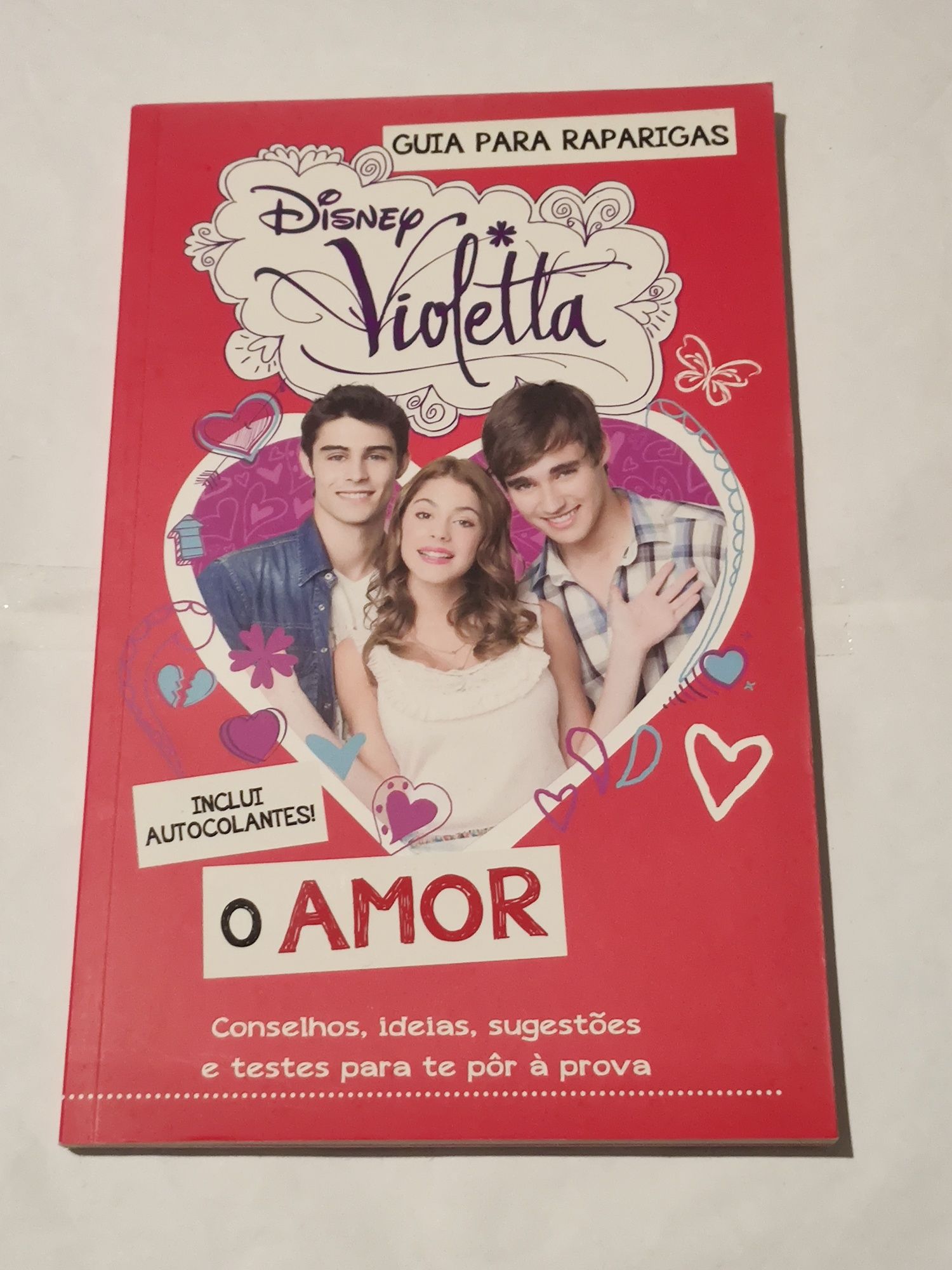 Livro e autocolantes da Violetta