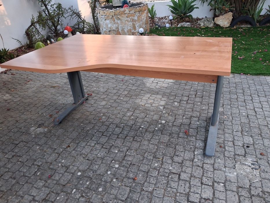 Varios : secretaria,sofa,balança, cadeirao com todas