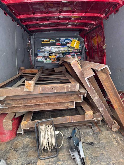 Металевий кут. Стелаж порізаний товщина кута 5-6мм. Дуже міцний