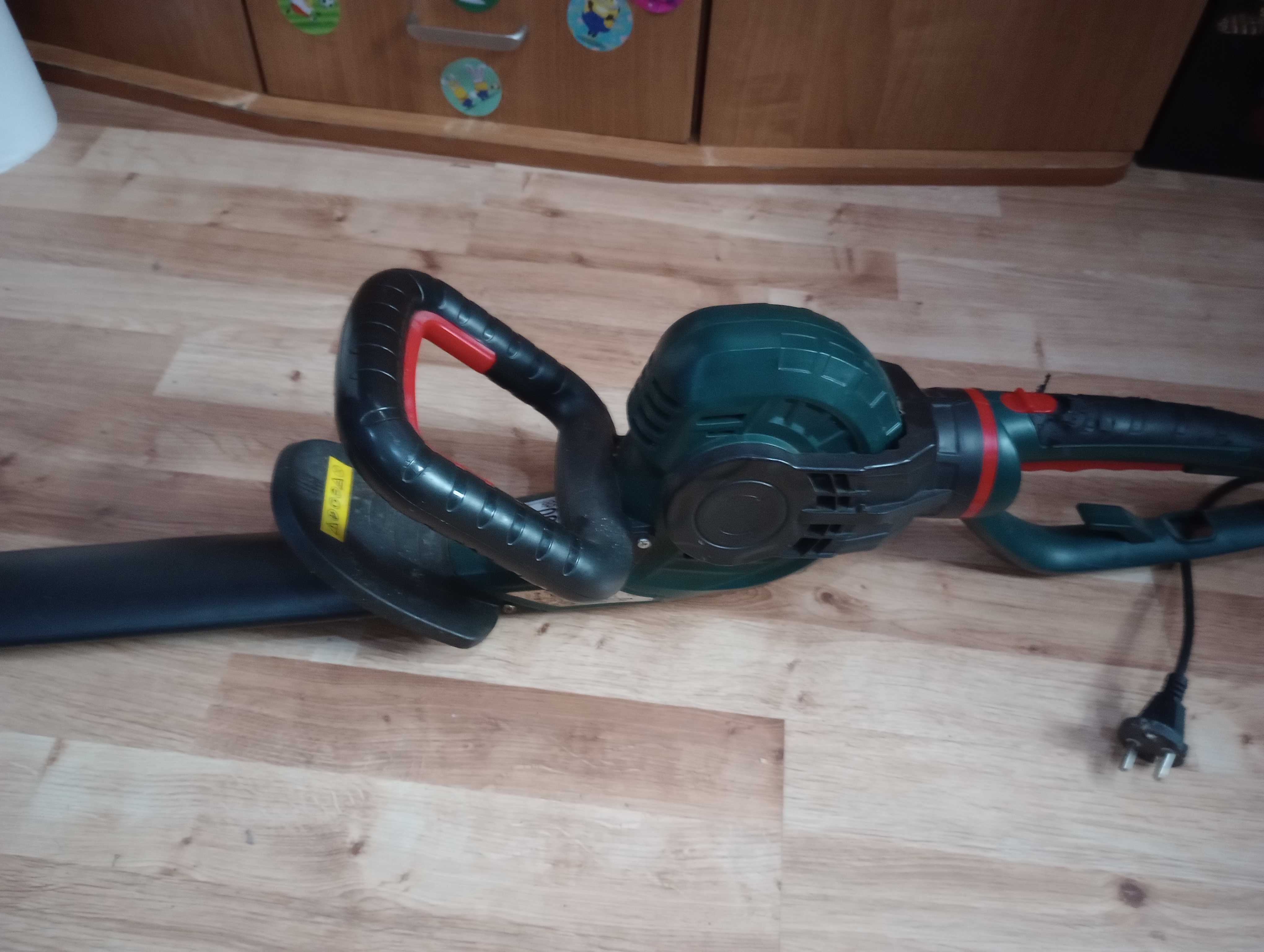 Piła do ciecia żywopłotu