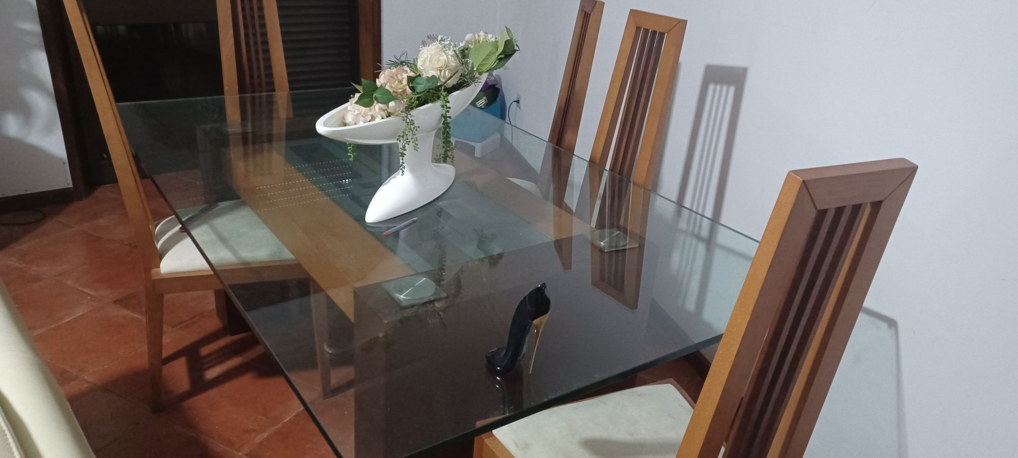 Mesa de sala de vidro com 6cadeiras + movel