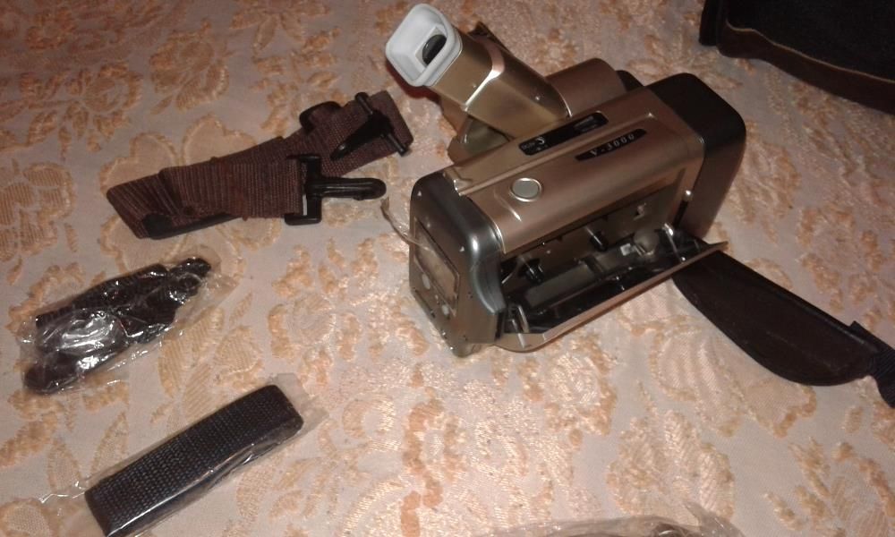 Máquina Fotográfica Disfarçada de Camcorder - Nova