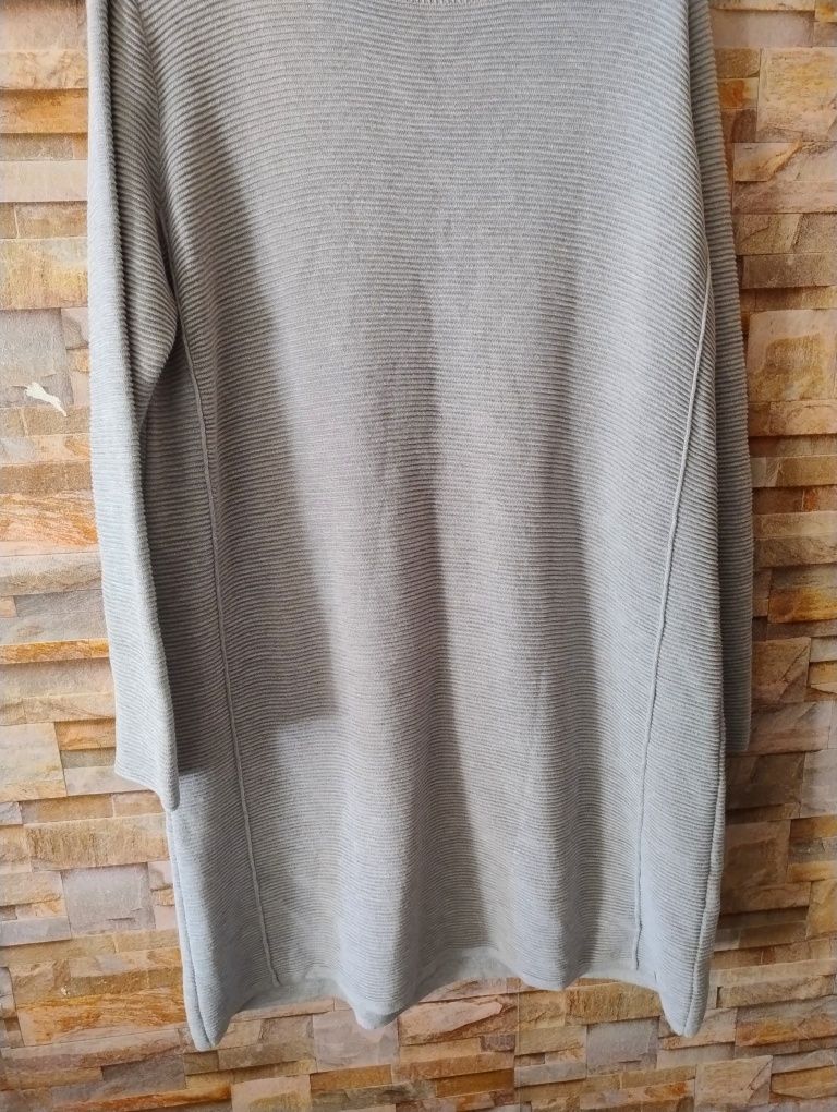 Jesienna prążkowana sukienka damska plus size