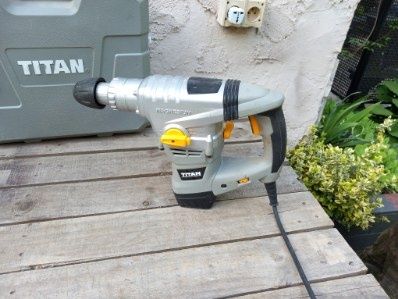 Młot udarowy SDS Plus sieciowe Titan 1500 W