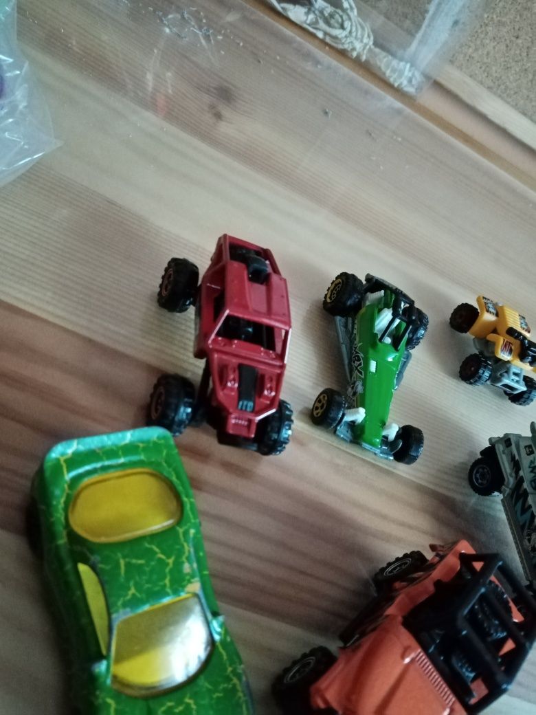 Samochodziki hot wheels i Matchbox