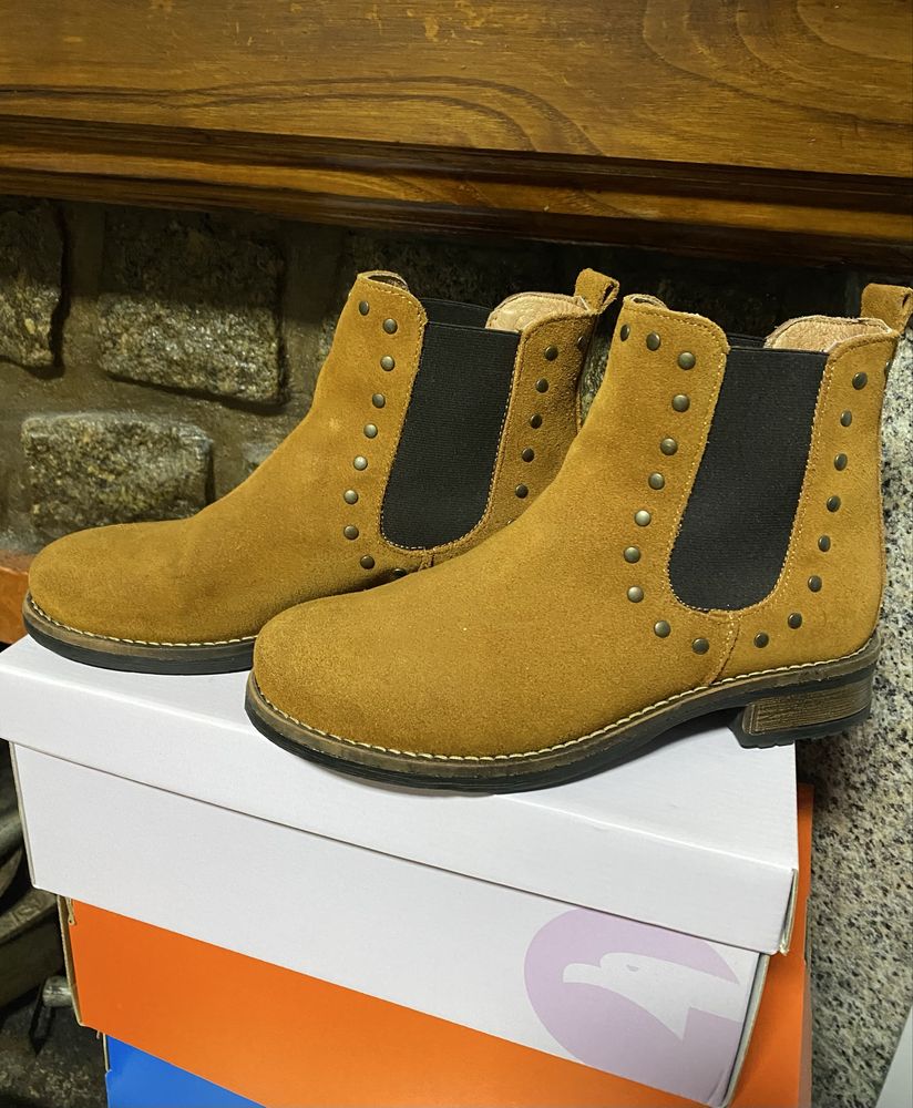 Bota em camurça - Calçado Guimarães
