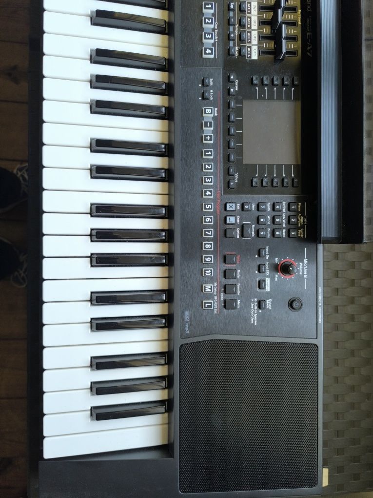Teclado Roland EA7 800€
