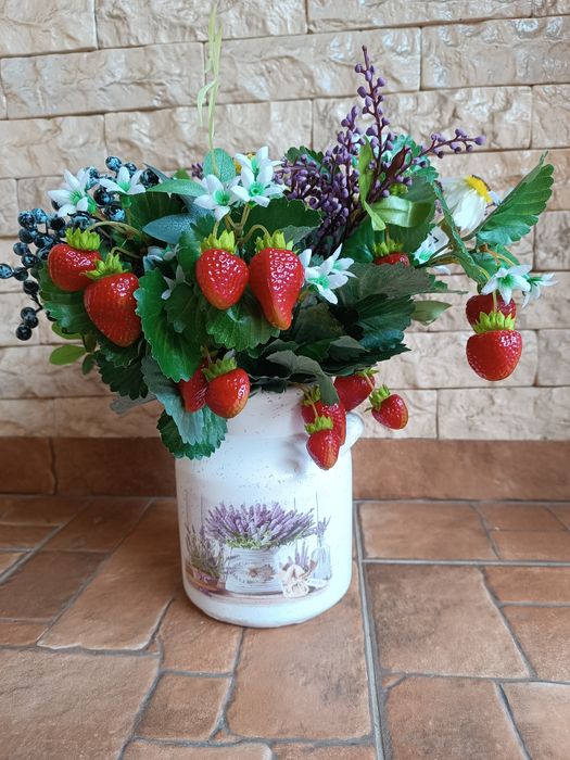 Штучні композиції з ягодами