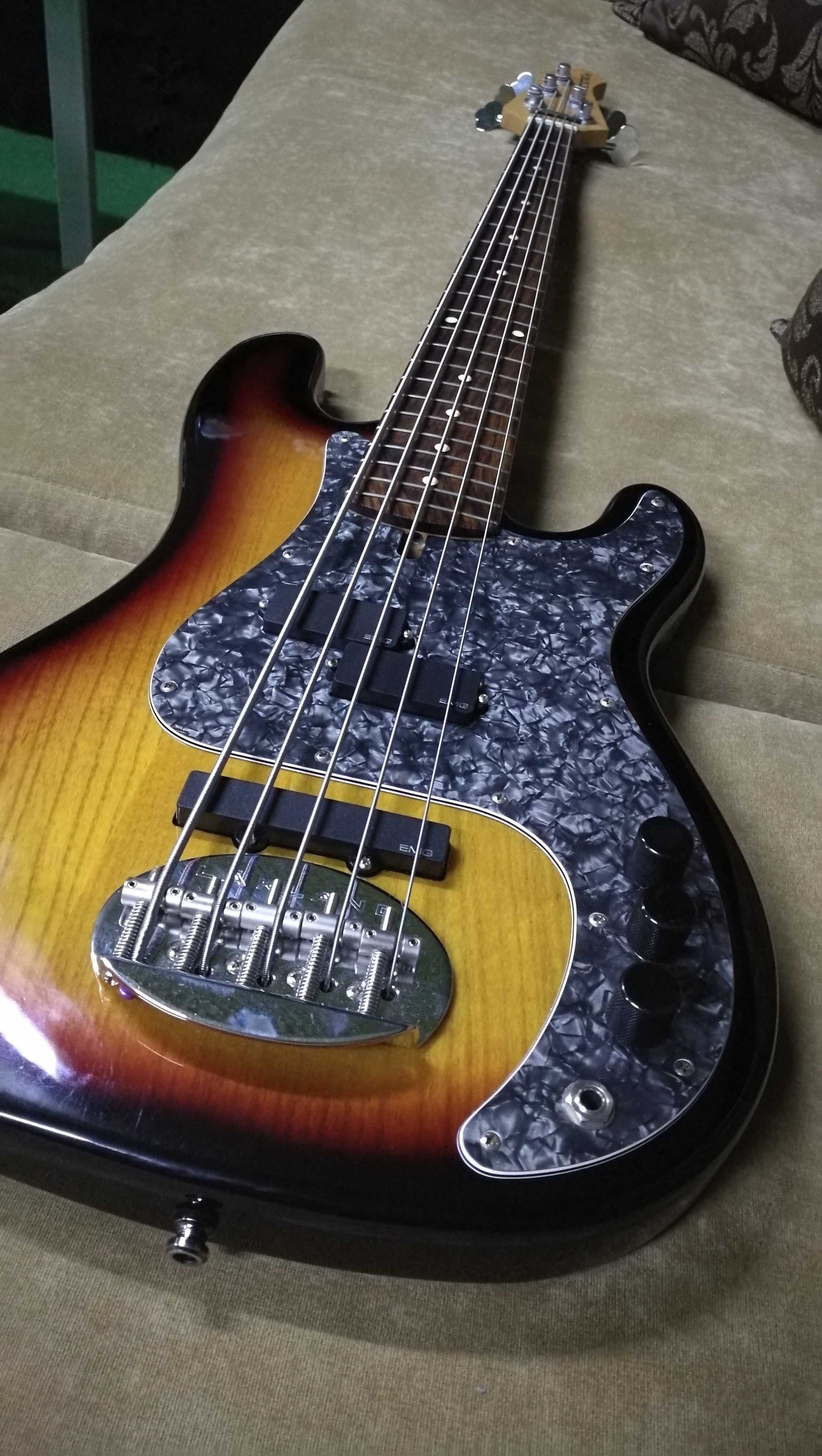 5-струнний бас Lakland Skyline 55-64 modded
