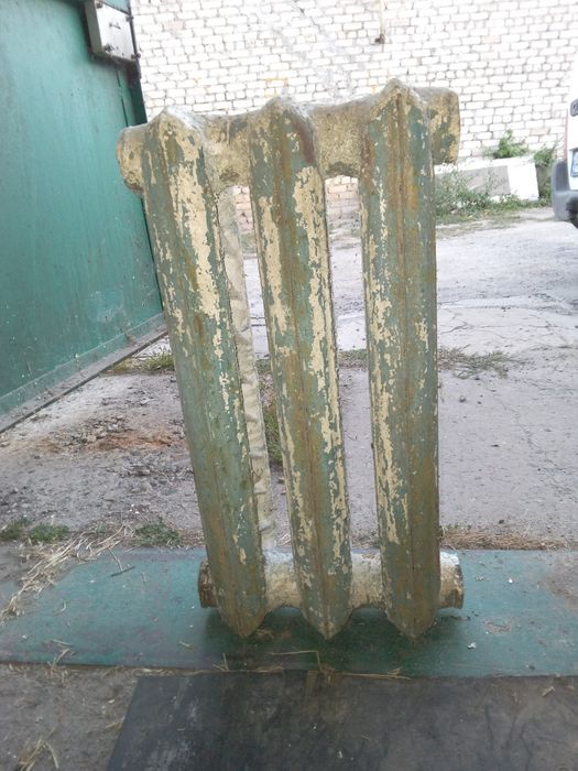 Продам чугунные батареи