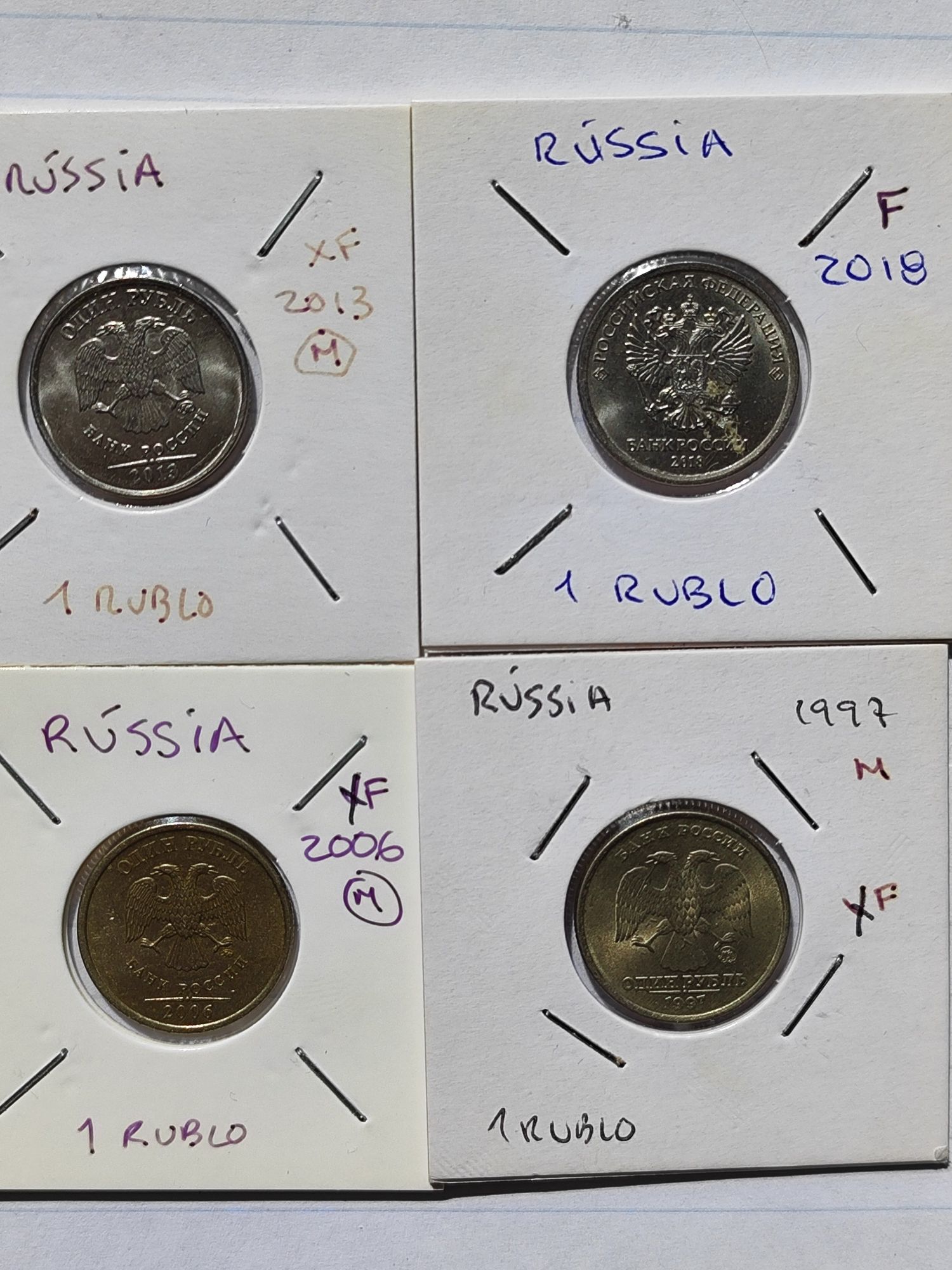 Lote de 28 moedas da Rússia em diferentes estados de conservação.