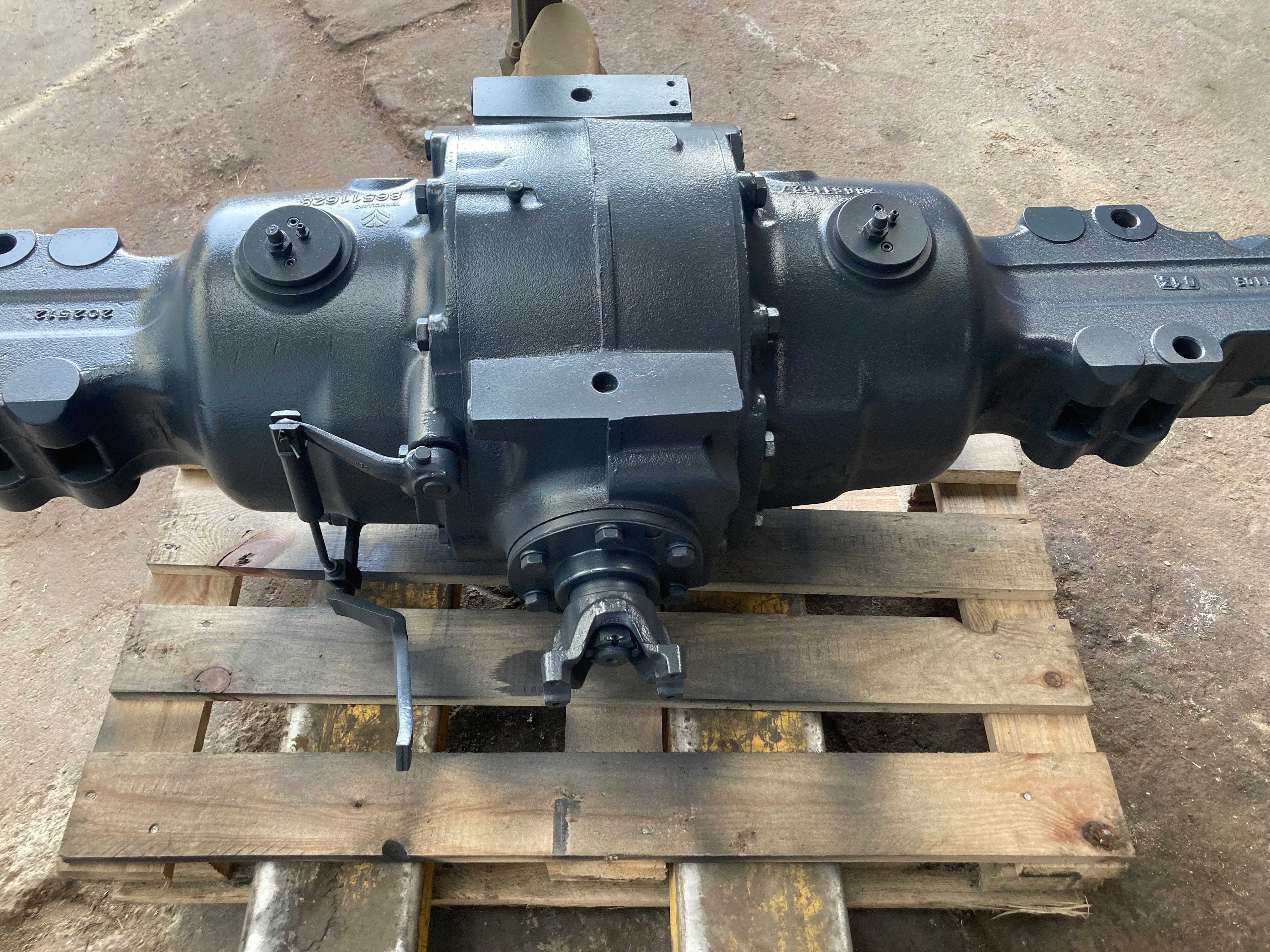 Most tylny New Holland LB 110 B, Fiat Hitachi FB 100, Case 580 SR
