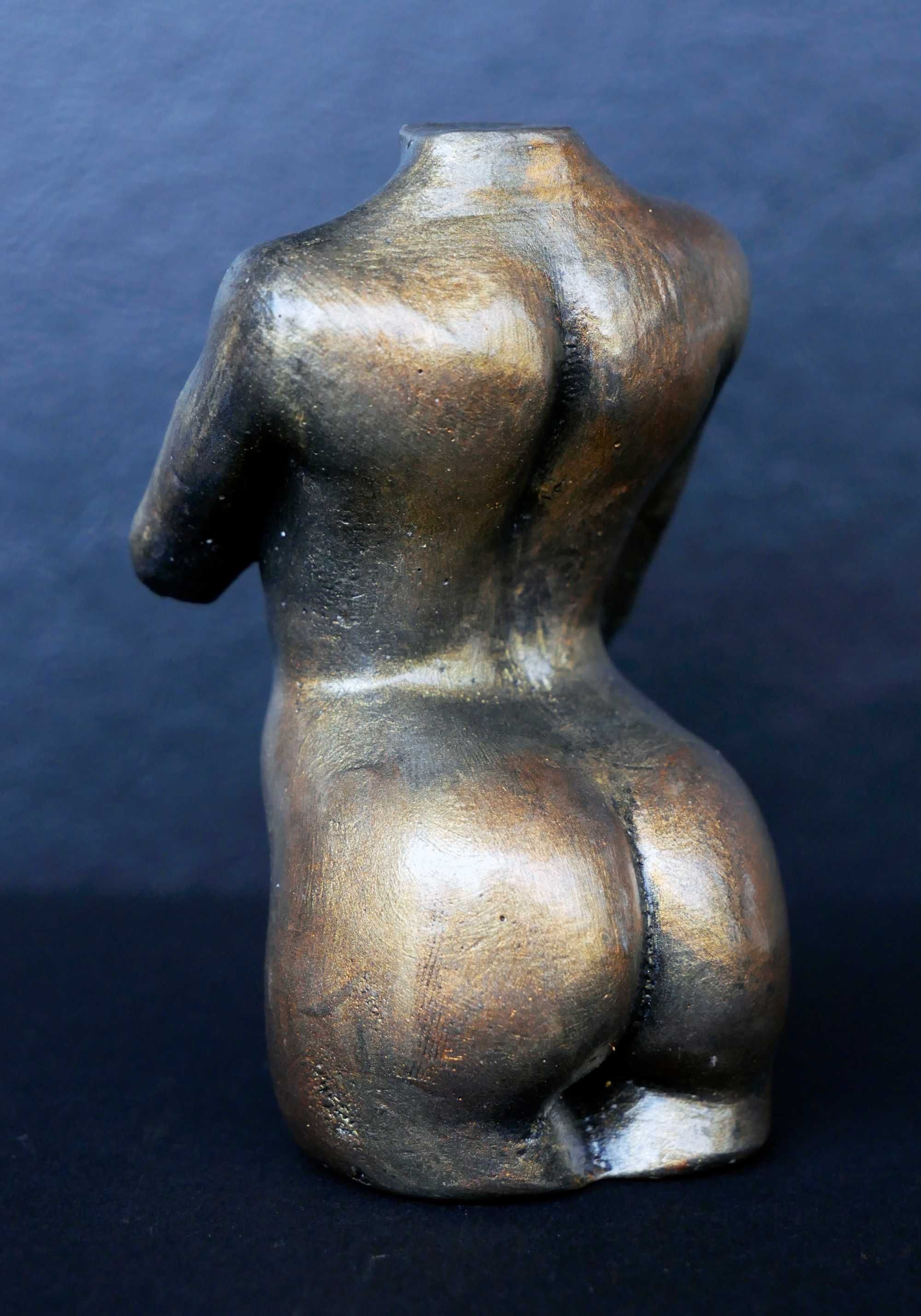 Rzeźba z gipsu / Kobieta /kolor królewskie złoto metaliczny