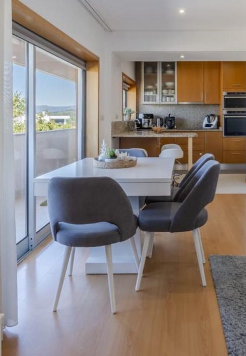 Mesa e cadeira (sala)