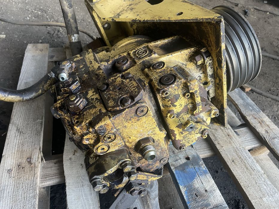 Насос гідростатіки на комбайн New Holland TR88 Case  John Deere